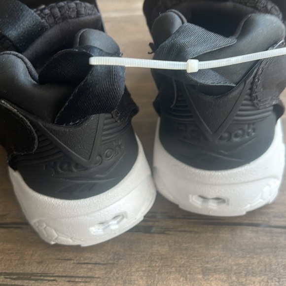 Women Woven Reebok Fury insta pump - Picture 14 of 14